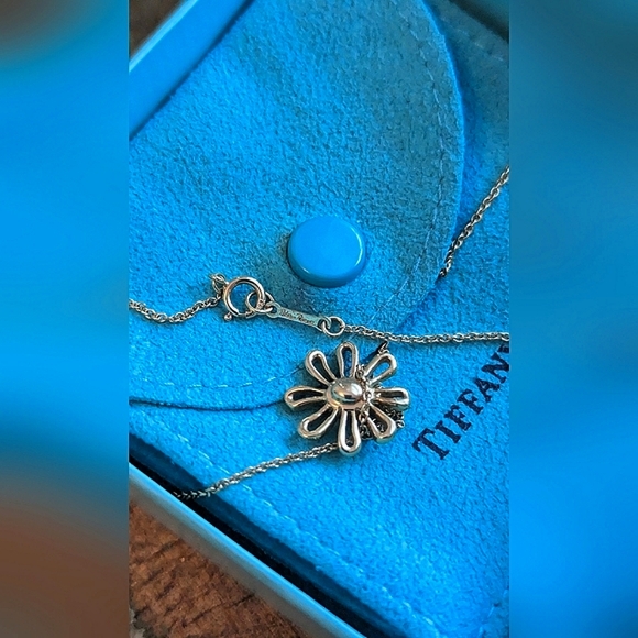 Tiffany and co 18K Gold Daisy necklace by Paloma Picasso - Picture 2 of 8